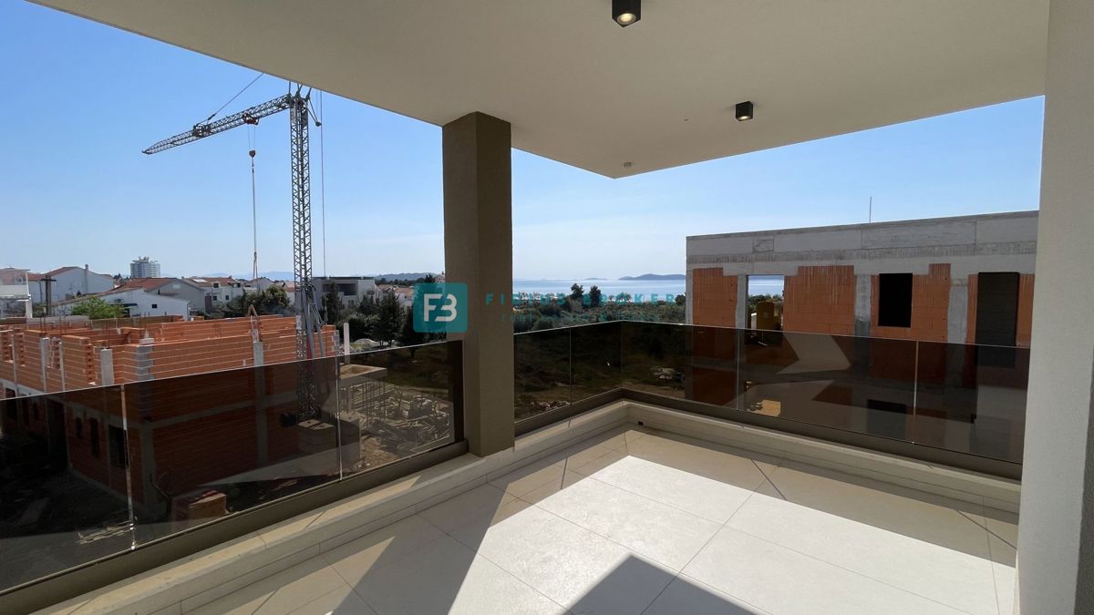 VODICE, novogradnja, 350 m od plaže, 2. nad., pogled na morje