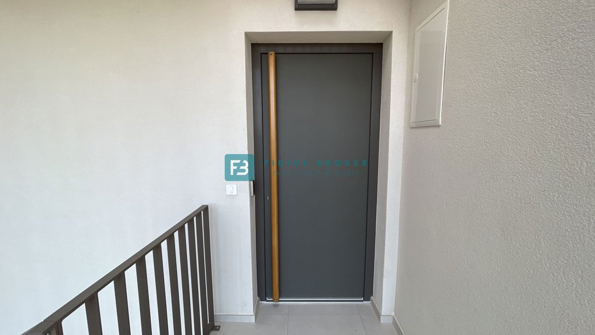 VODICE, novogradnja, 350 m od plaže, 2. nad., pogled na morje