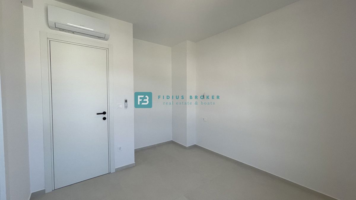 VODICE, novogradnja, 350 m od plaže, 2. nad., pogled na morje