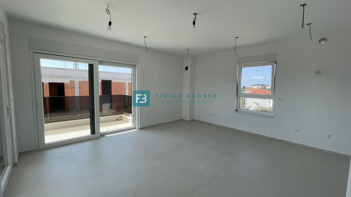 VODICE, novogradnja, 350 m od plaže, 2. nad., pogled na morje