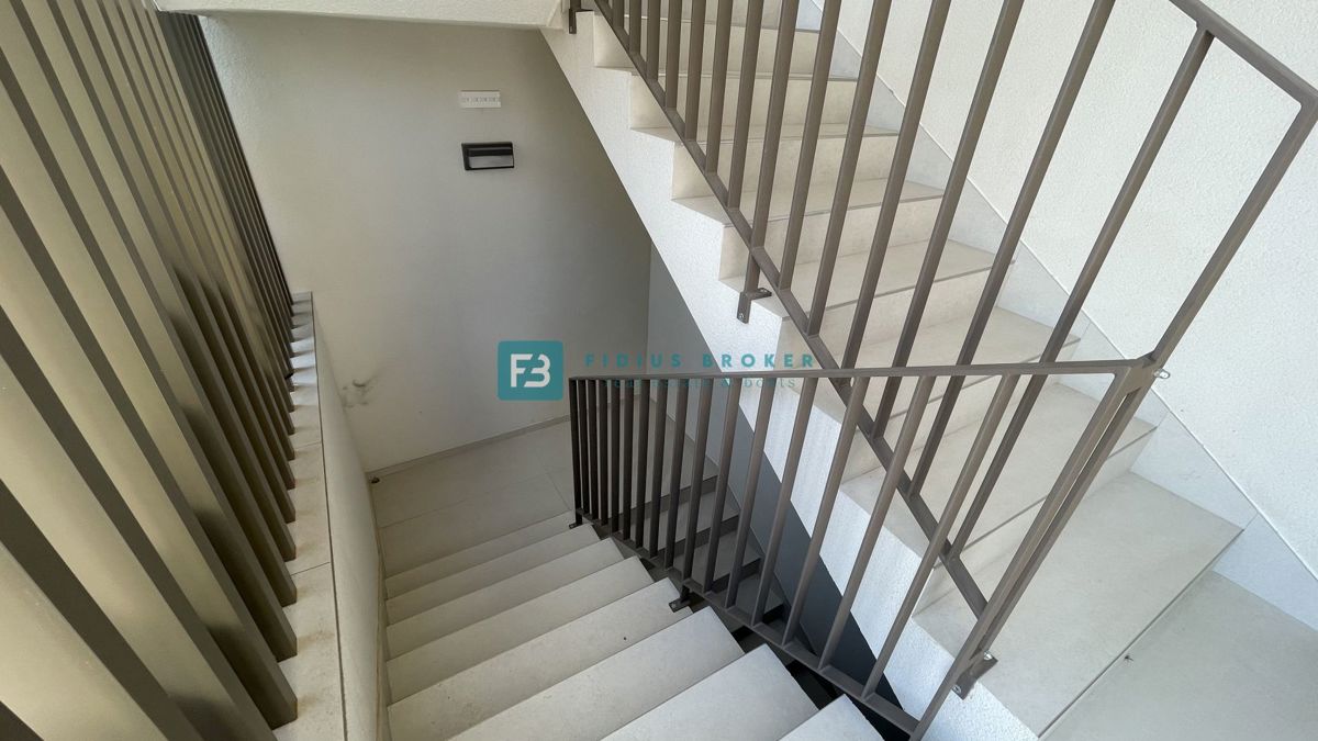 VODICE, novogradnja, 350 m od plaže, 2. nad., pogled na morje