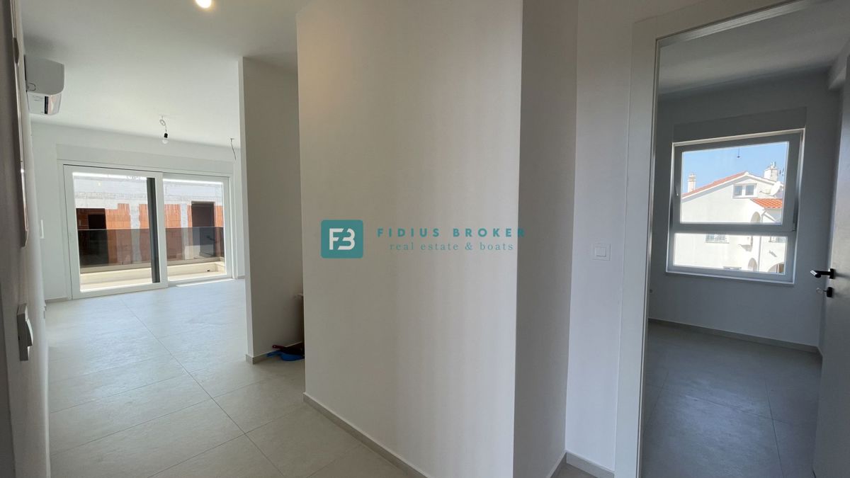 VODICE, novogradnja, 350 m od plaže, 2. nad., pogled na morje