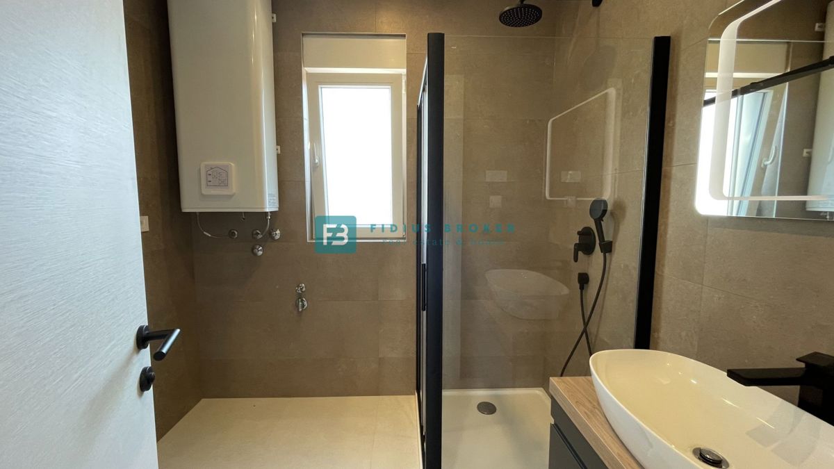 VODICE, novogradnja, 350 m od plaže, 2. nad., pogled na morje