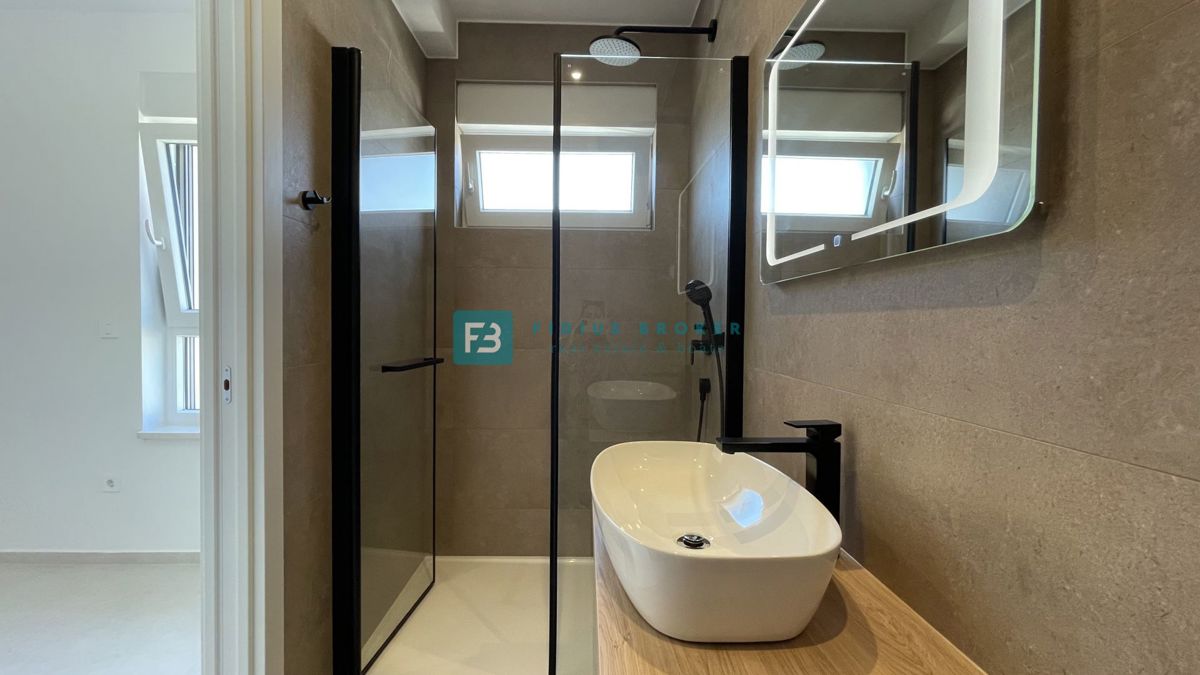 VODICE, novogradnja, 350 m od plaže, 2. nad., pogled na morje