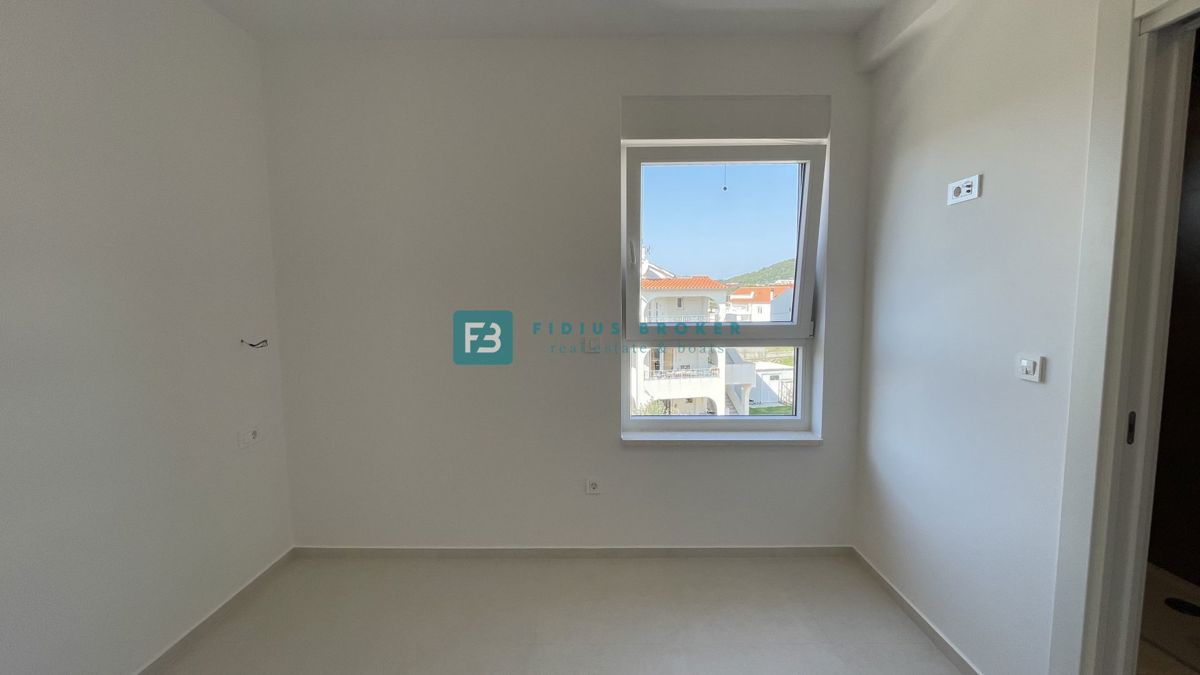 VODICE, novogradnja, 350 m od plaže, 2. nad., pogled na morje