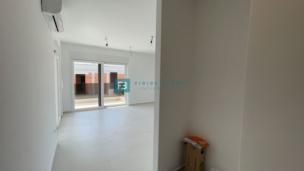 VODICE, novogradnja, 350 m od plaže, 2. nad., pogled na morje