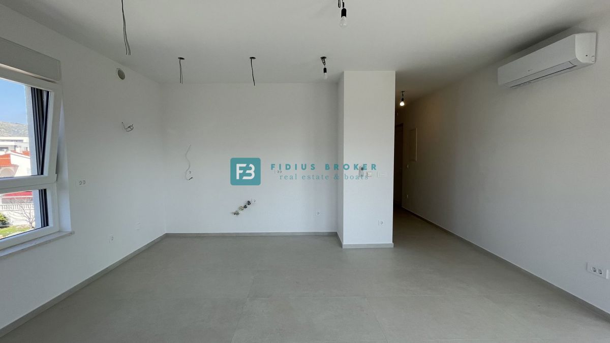 VODICE, novogradnja, 350 m od plaže, 2. nad., pogled na morje