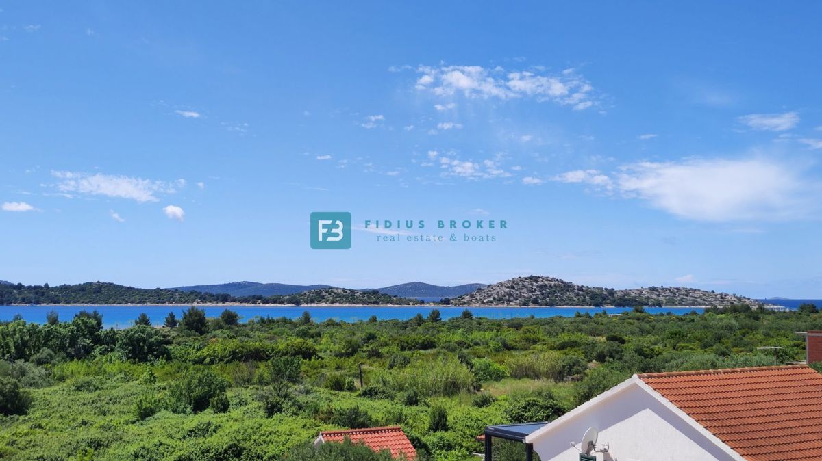 VODICE, novogradnja, 350 m od plaže, 2. nad., pogled na morje