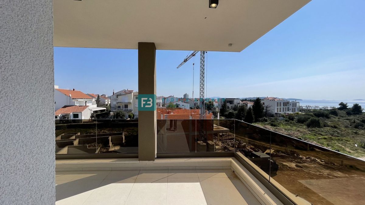 VODICE, novogradnja, 350 m od plaže, 2. nad., pogled na morje