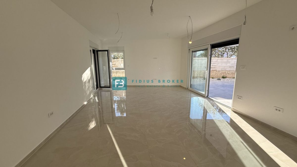 VODICE, novo, vseljivo, pritličje, vrt 128 m2, mirna lokacija