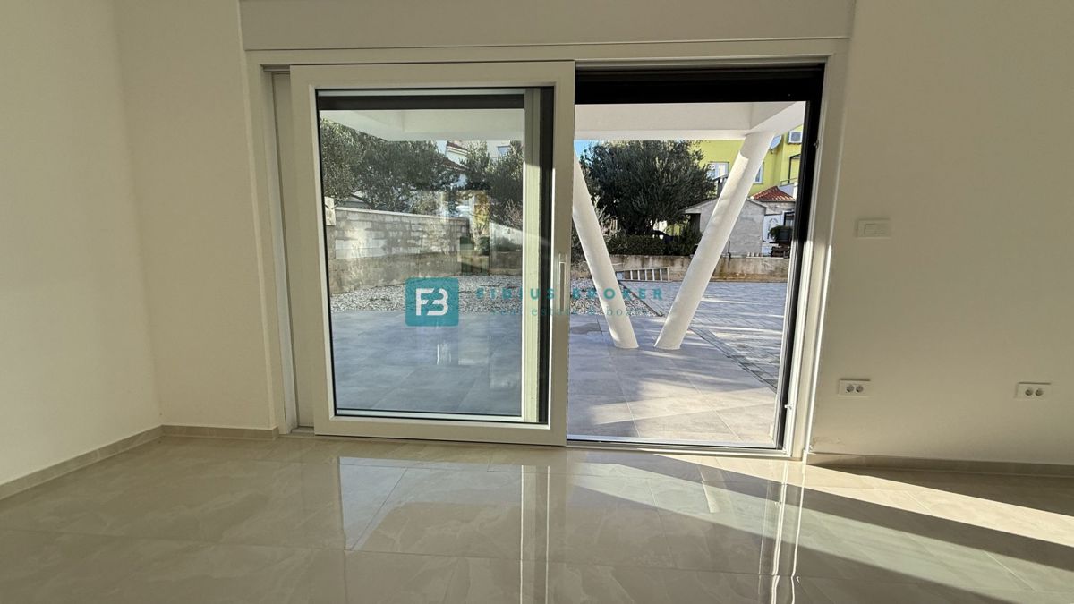 VODICE, novo, vseljivo, pritličje, vrt 128 m2, mirna lokacija