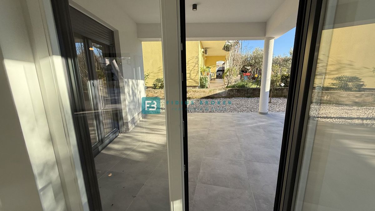 VODICE, novo, vseljivo, pritličje, vrt 128 m2, mirna lokacija