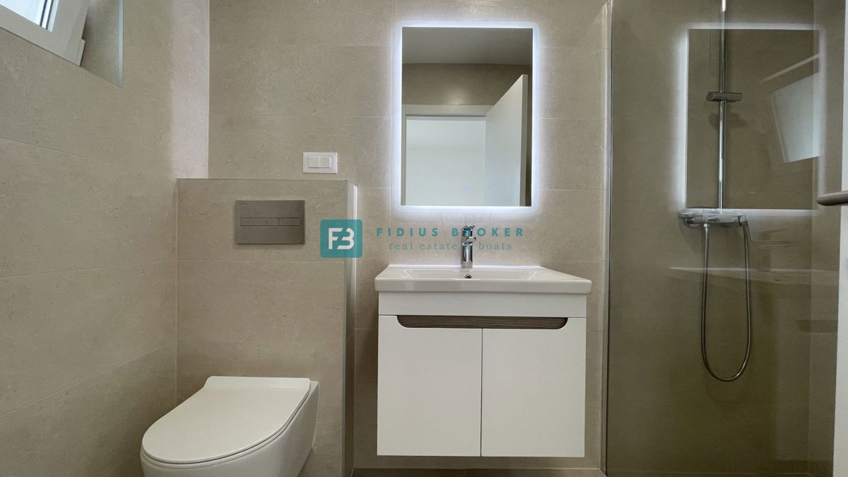 Vodice, novo, 2. nadstropje, vseljivo, panoramski pogled na morje, 2 shrambi