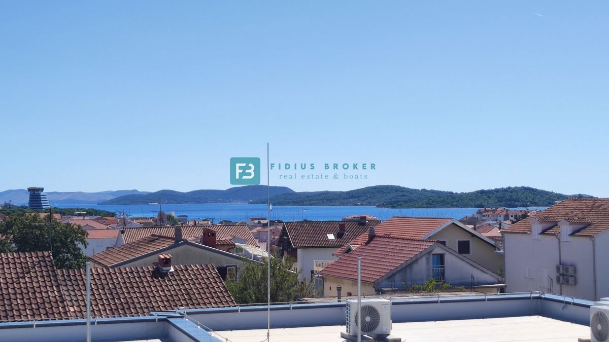 Vodice, novo, 2. nadstropje, vseljivo, panoramski pogled na morje, 2 shrambi