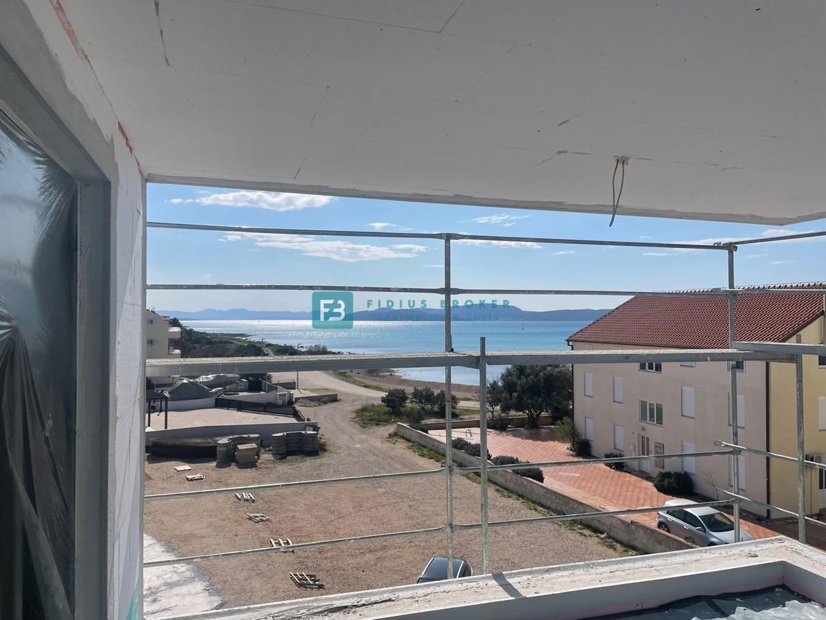 VODICE - SRIMA, novo, vrhunska lokacija, 80 m od morja, strešna terasa, panoramski razgled, 3 spalnice