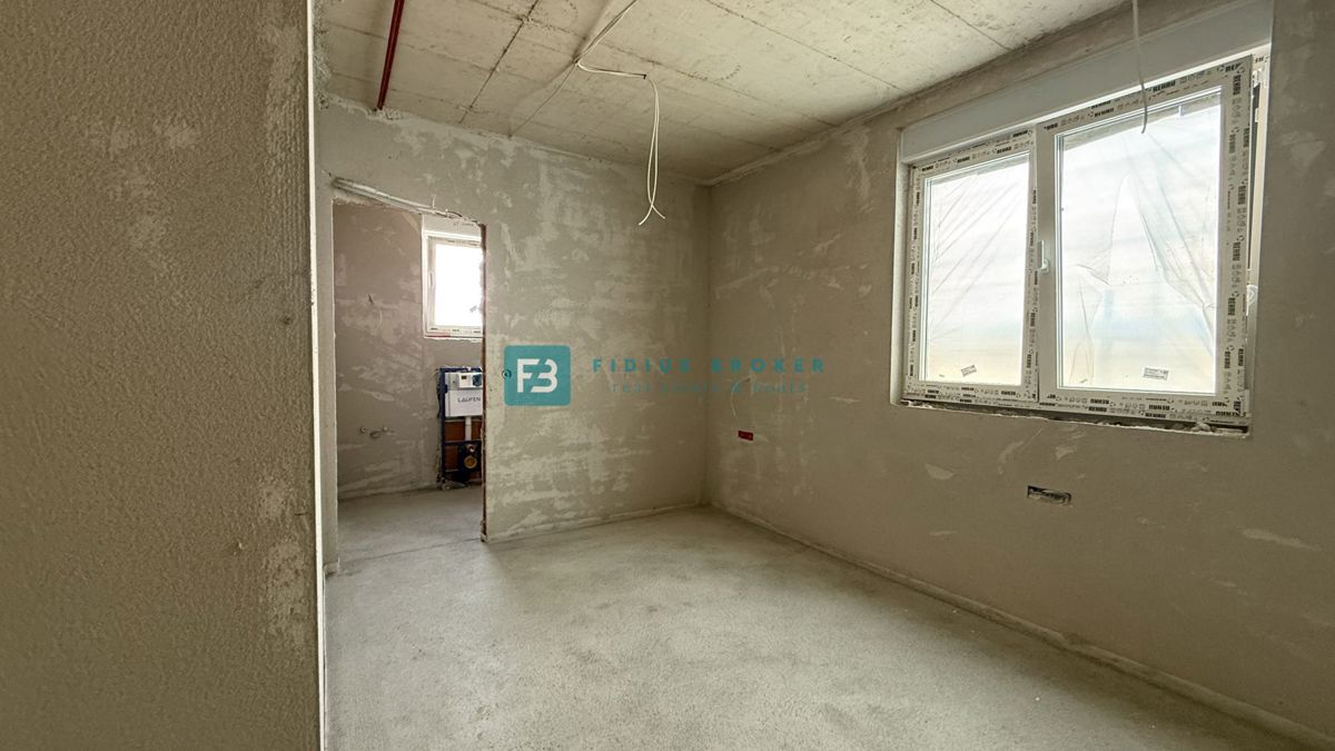 VODICE - SRIMA, novo, vrhunska lokacija, 80 m od morja, strešna terasa, panoramski razgled, 3 spalnice