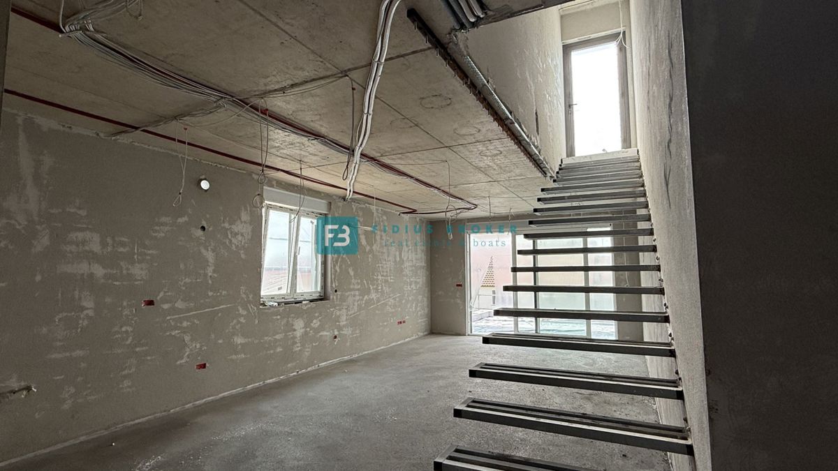 VODICE - SRIMA, novo, vrhunska lokacija, 80 m od morja, strešna terasa, panoramski razgled, 3 spalnice