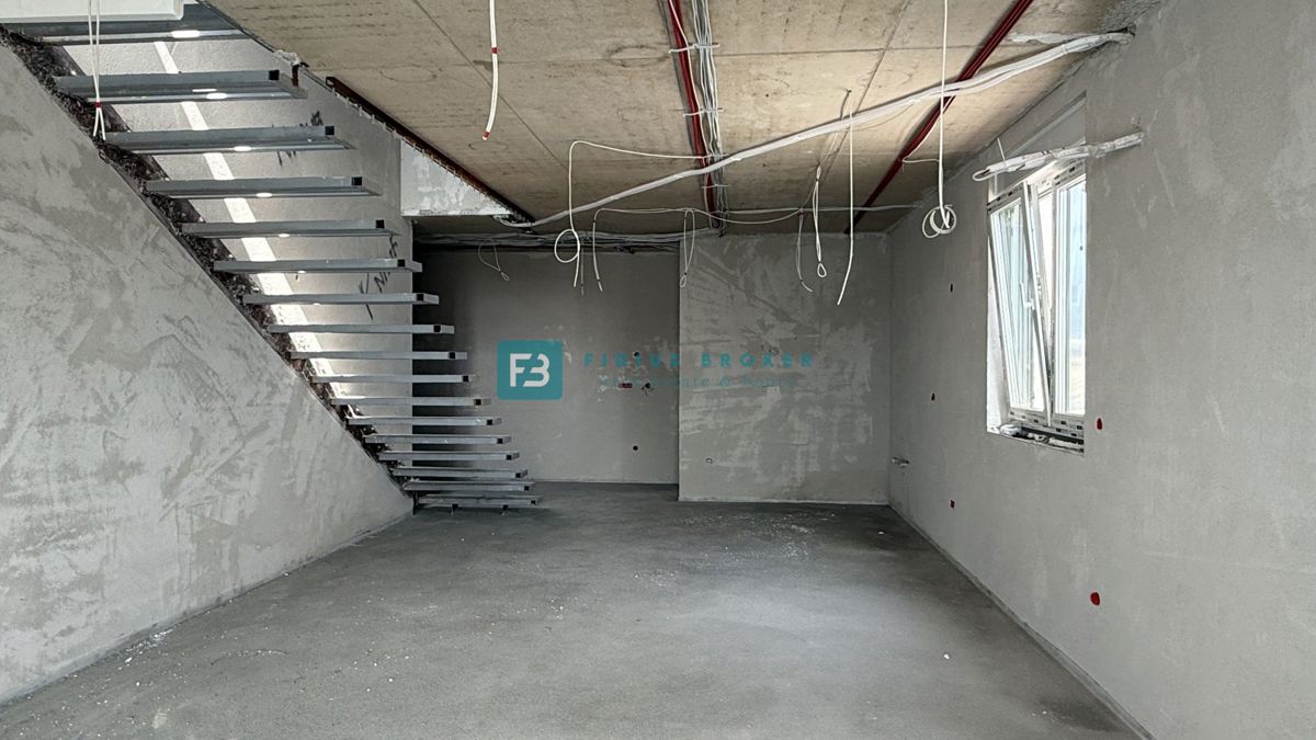 VODICE - SRIMA, novo, vrhunska lokacija, 80 m od morja, strešna terasa, panoramski razgled, 3 spalnice