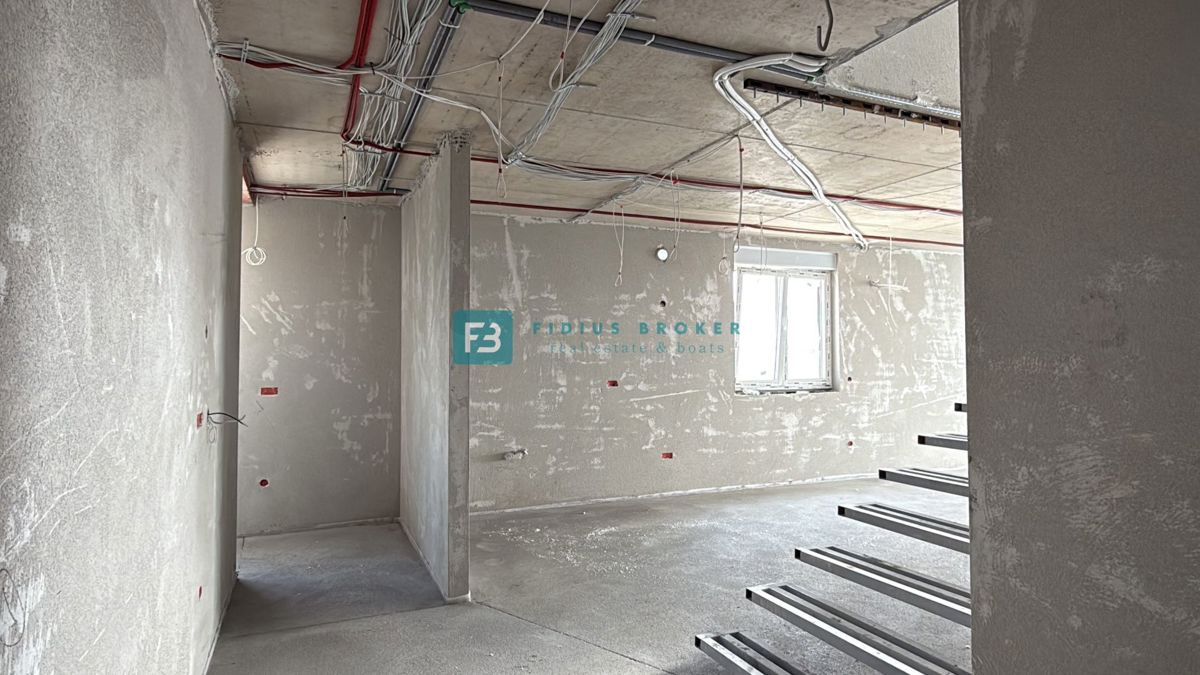 VODICE - SRIMA, novo, vrhunska lokacija, 80 m od morja, strešna terasa, panoramski razgled, 3 spalnice