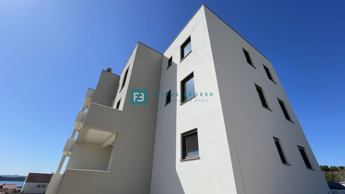 VODICE, novogradnja, pritličje, dvigalo, parkirišče, shramba