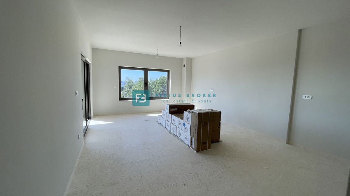 VODICE, novogradnja, pritličje, dvigalo, parkirišče, shramba