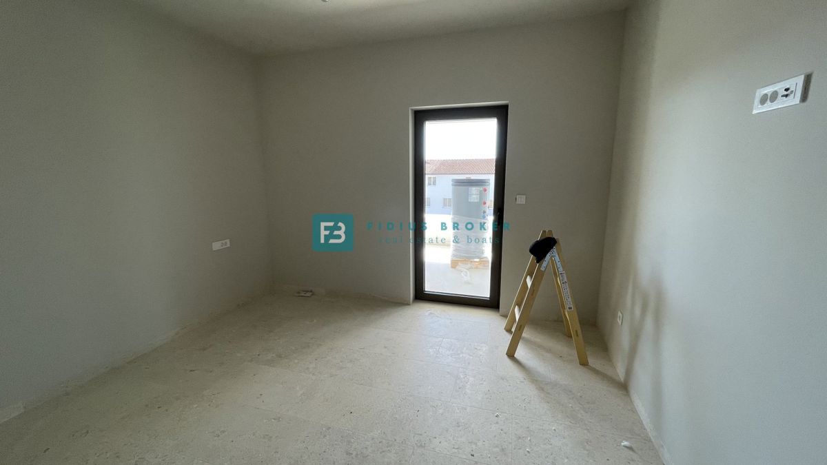 VODICE, novogradnja, pritličje, dvigalo, parkirišče, shramba