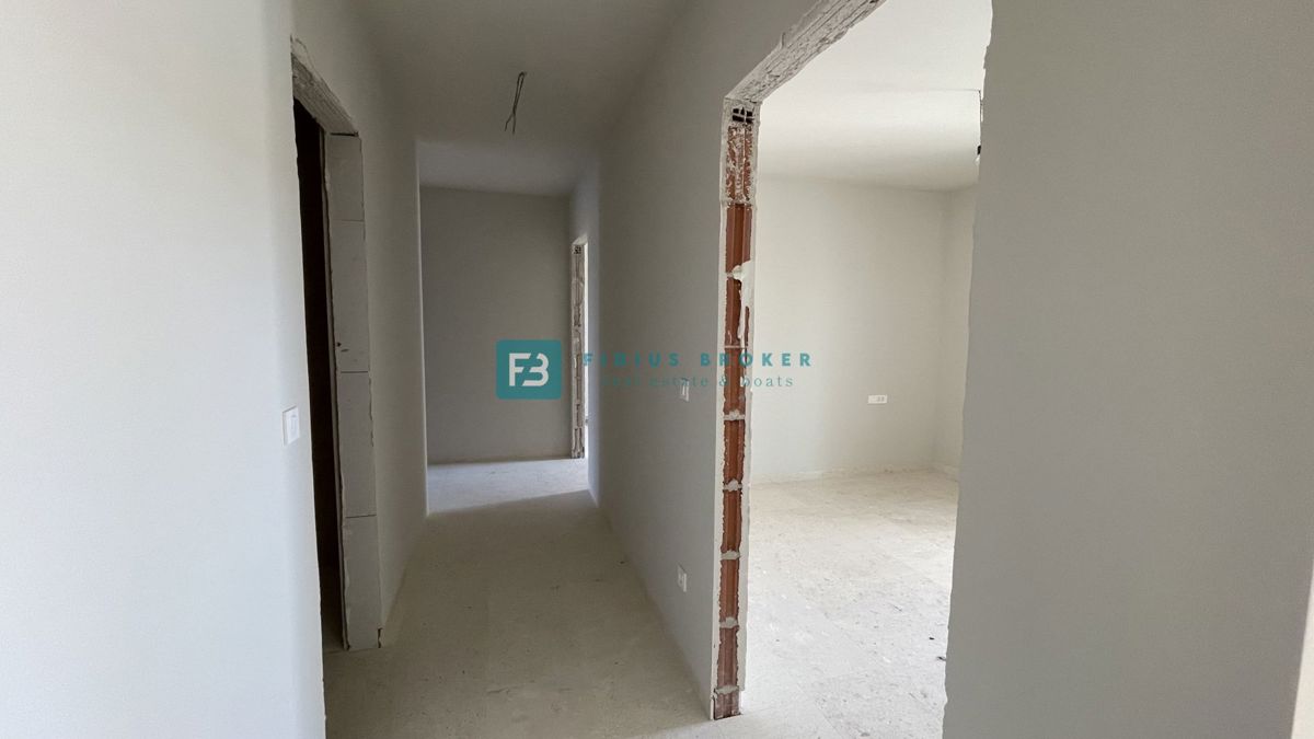 VODICE, novogradnja, pritličje, dvigalo, parkirišče, shramba