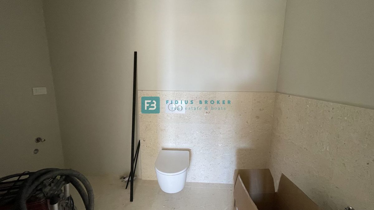 VODICE, novogradnja, pritličje, dvigalo, parkirišče, shramba