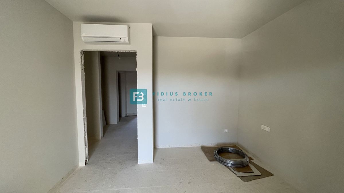 VODICE, novogradnja, pritličje, dvigalo, parkirišče, shramba