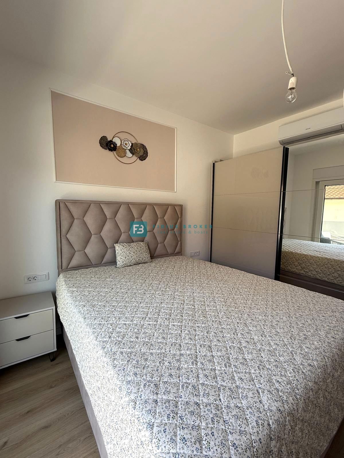 VODICE - SRIMA, nova, opremljena polsamostojna hiša, 300 m do plaže, pogled na morje