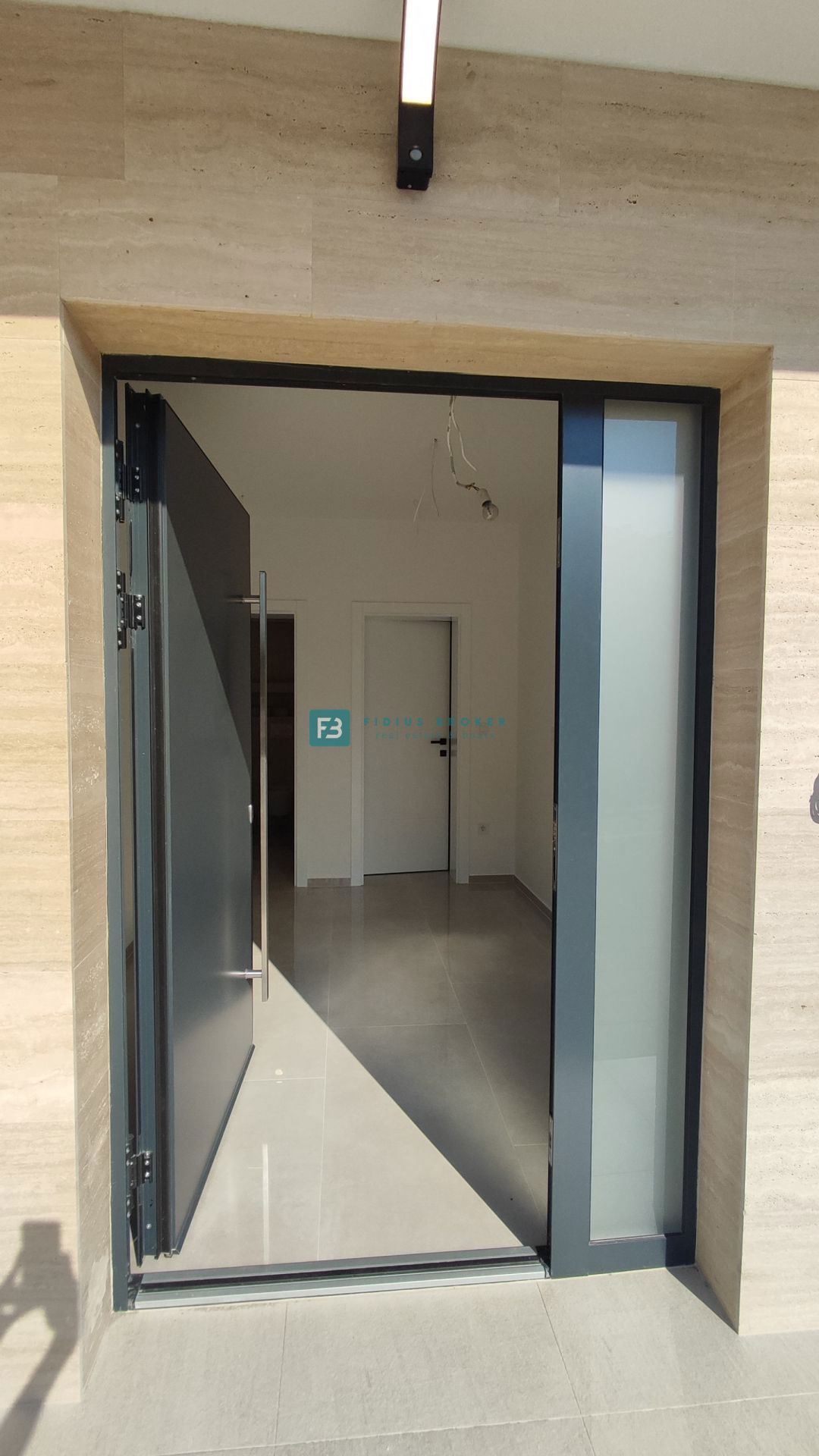 VODICE - SRIMA, nova, opremljena polsamostojna hiša, 300 m do plaže, pogled na morje