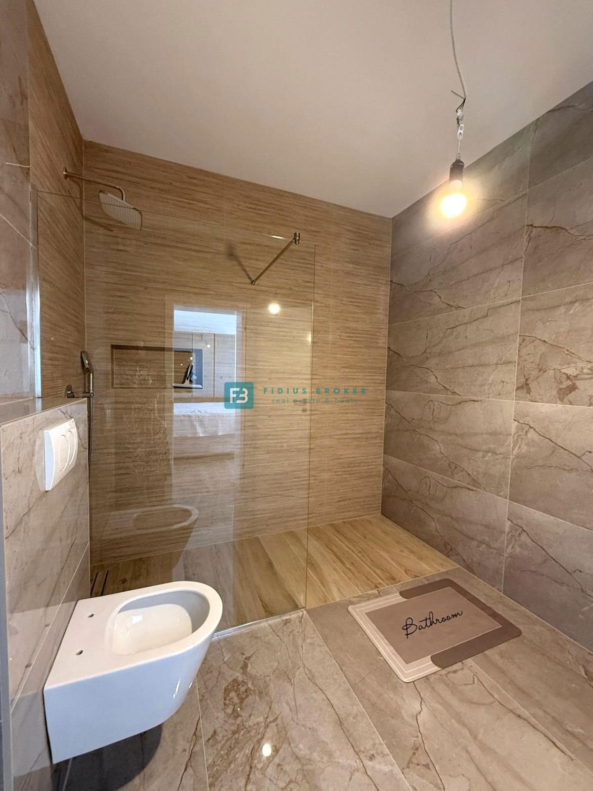 VODICE - SRIMA, nova, opremljena polsamostojna hiša, 300 m do plaže, pogled na morje