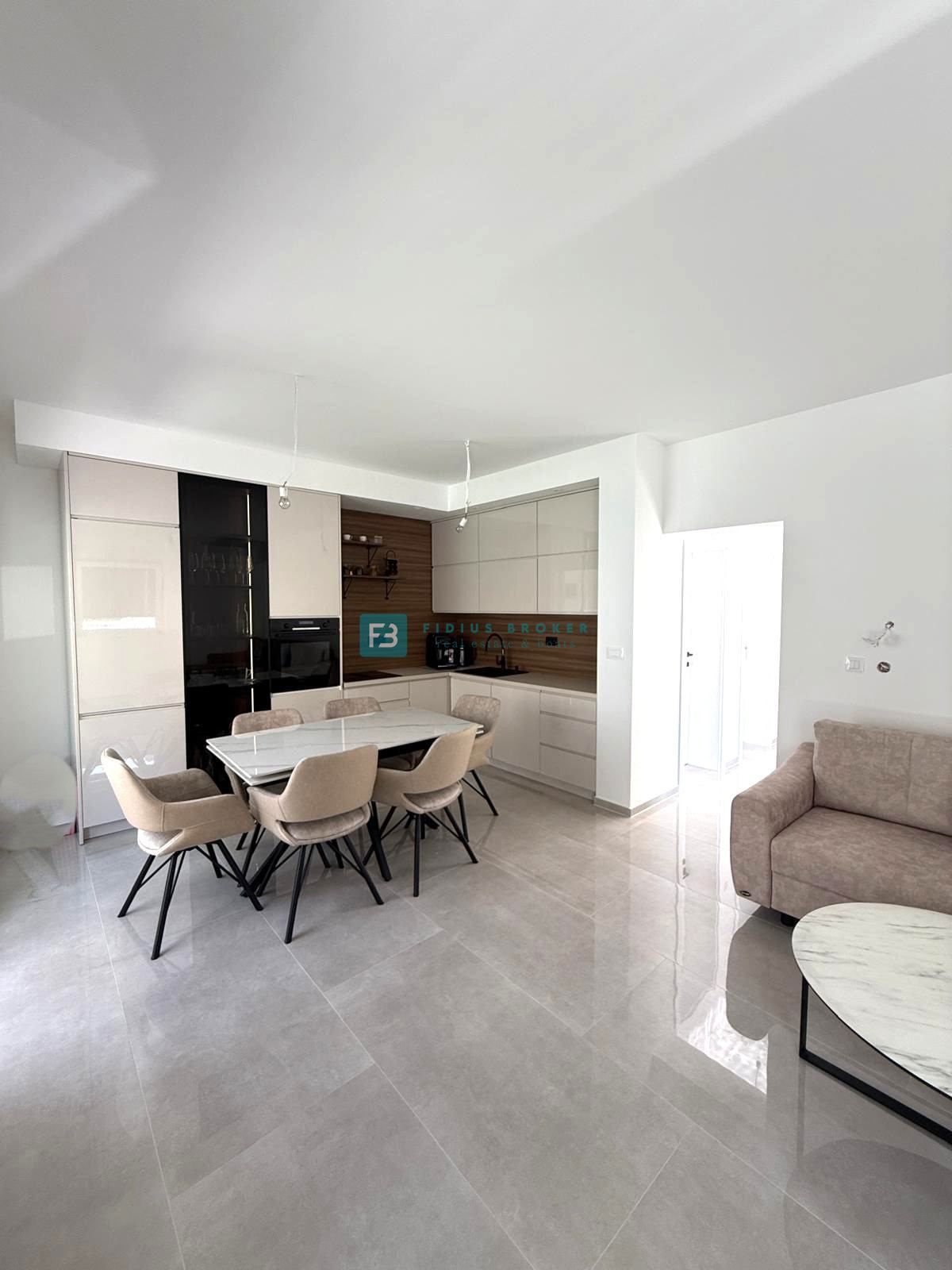 VODICE - SRIMA, nova, opremljena polsamostojna hiša, 300 m do plaže, pogled na morje