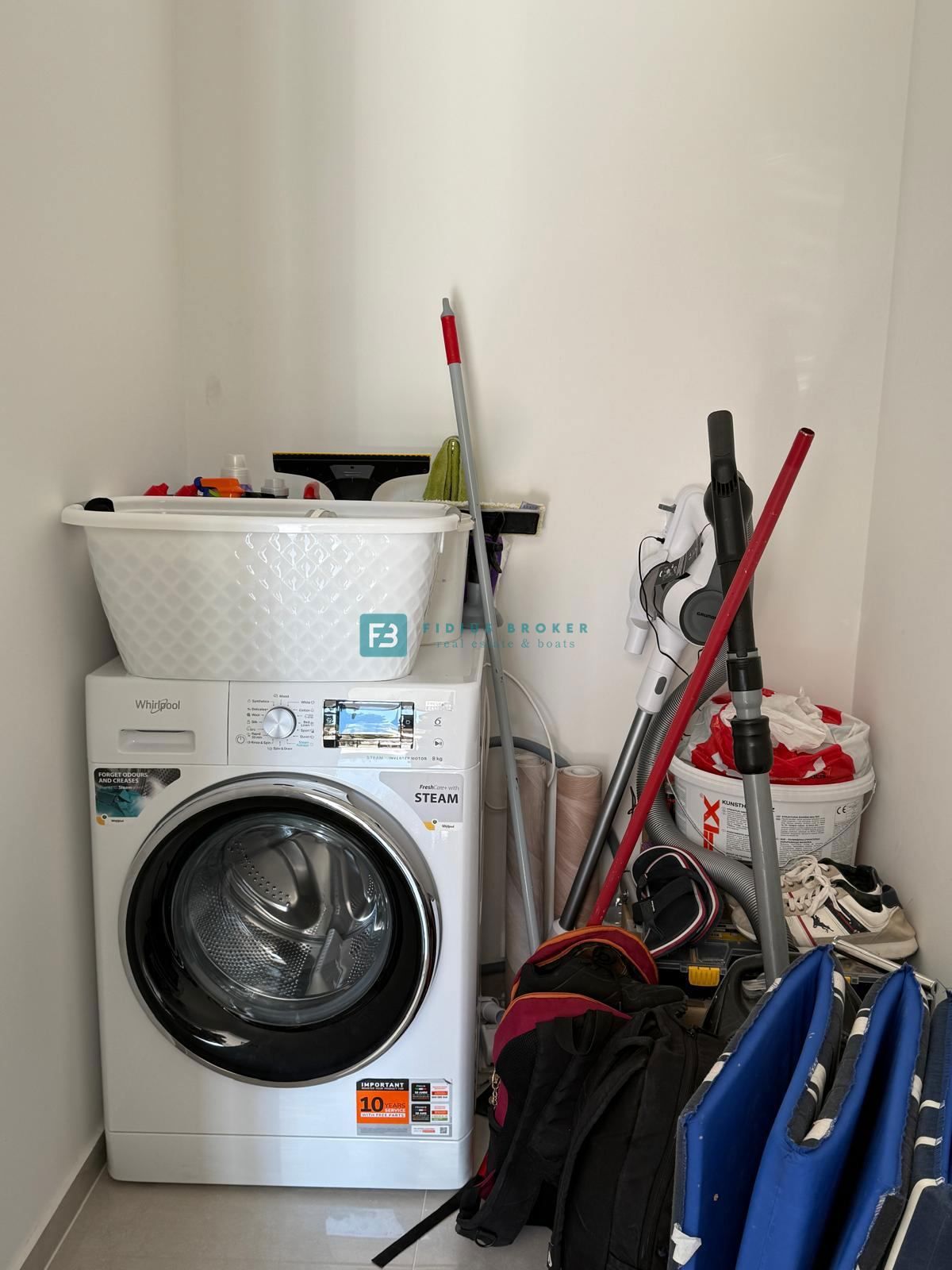 VODICE - SRIMA, nova, opremljena polsamostojna hiša, 300 m do plaže, pogled na morje