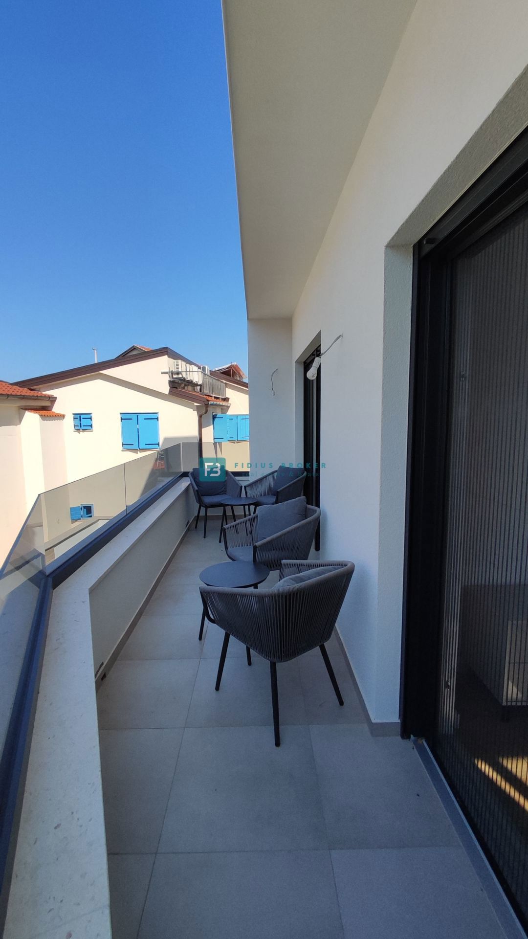 VODICE - SRIMA, nova, opremljena polsamostojna hiša, 300 m do plaže, pogled na morje