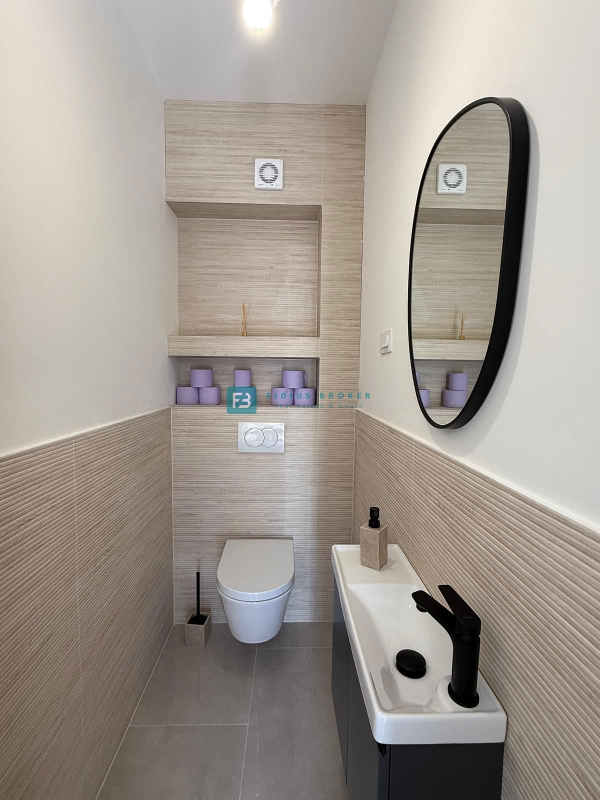 VODICE - SRIMA, nova, opremljena polsamostojna hiša, 300 m do plaže, pogled na morje