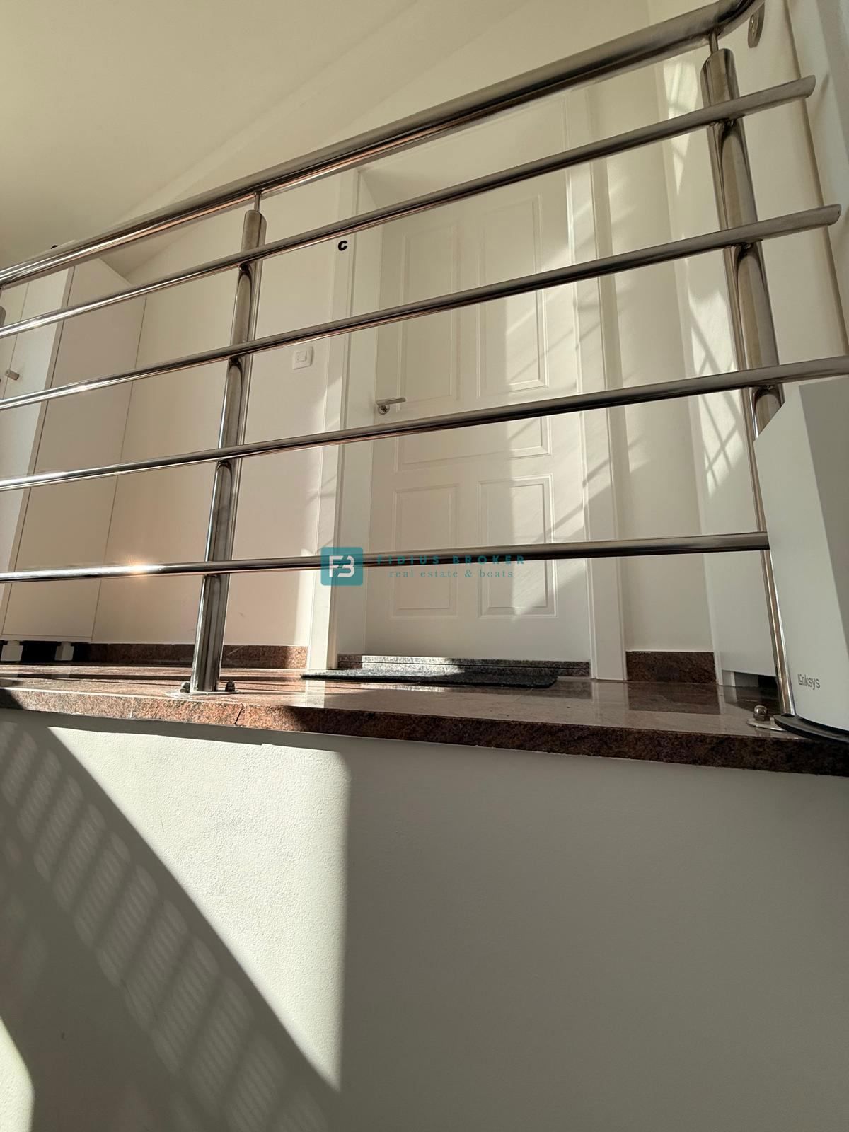 VODICE, nova, luksuzno opremljena hiša, strogi center, 150 m do obale, 4 ločena apartmaja