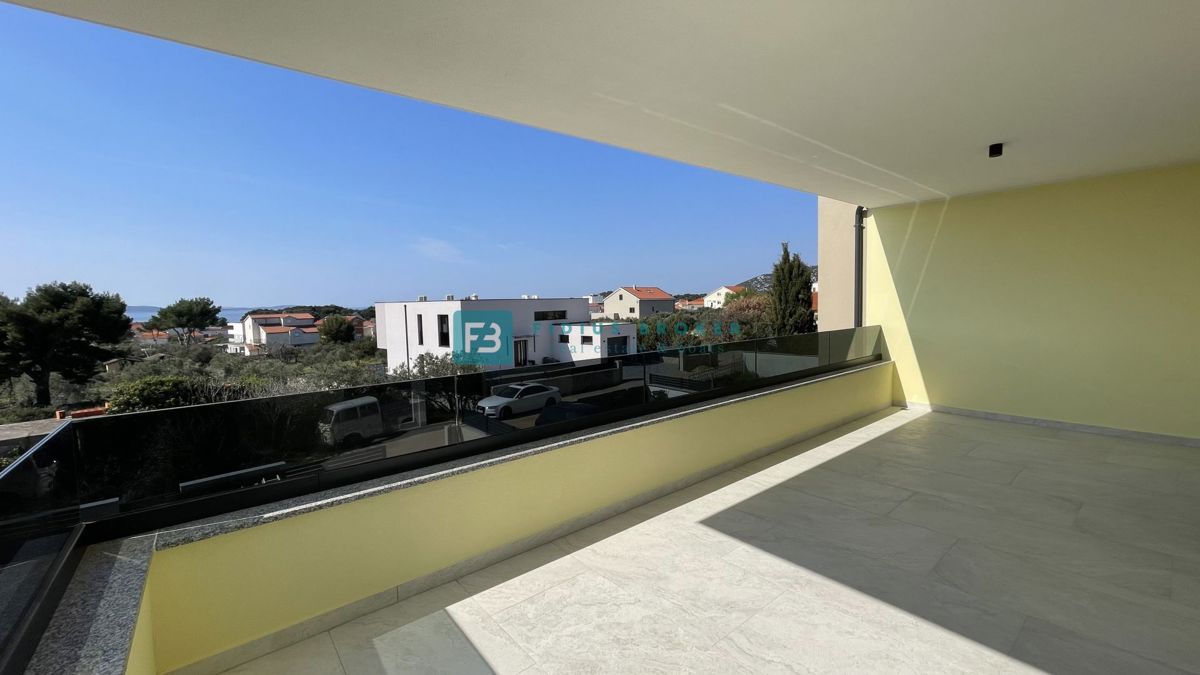 TRIBUNJ, nova, dvojček, panoramski pogled na morje, bazen