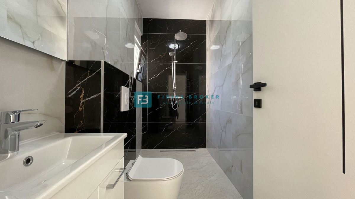 TRIBUNJ, nova, dvojček, panoramski pogled na morje, bazen