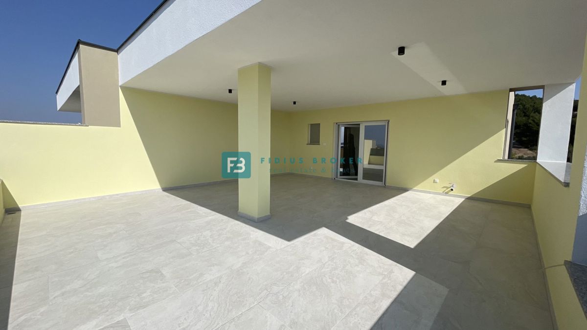 TRIBUNJ, nova, dvojček, panoramski pogled na morje, bazen