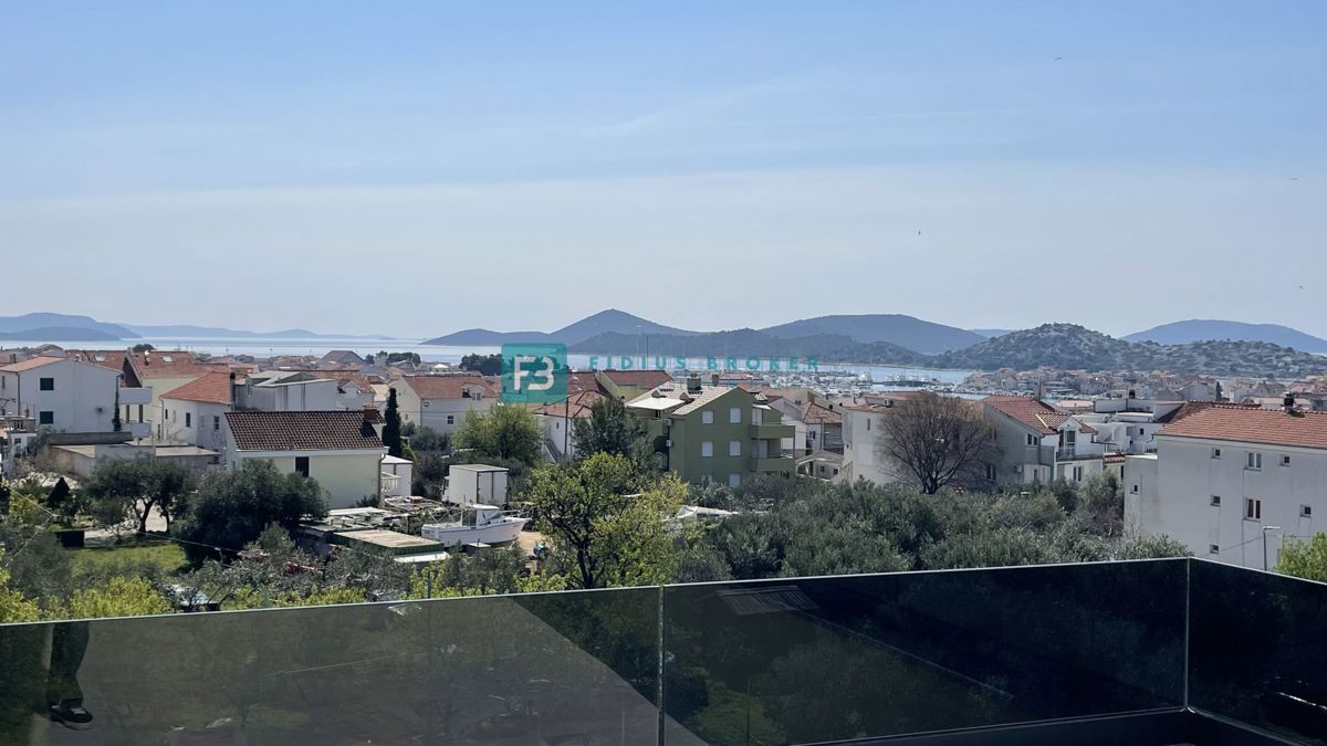 TRIBUNJ, nova, dvojček, panoramski pogled na morje, bazen