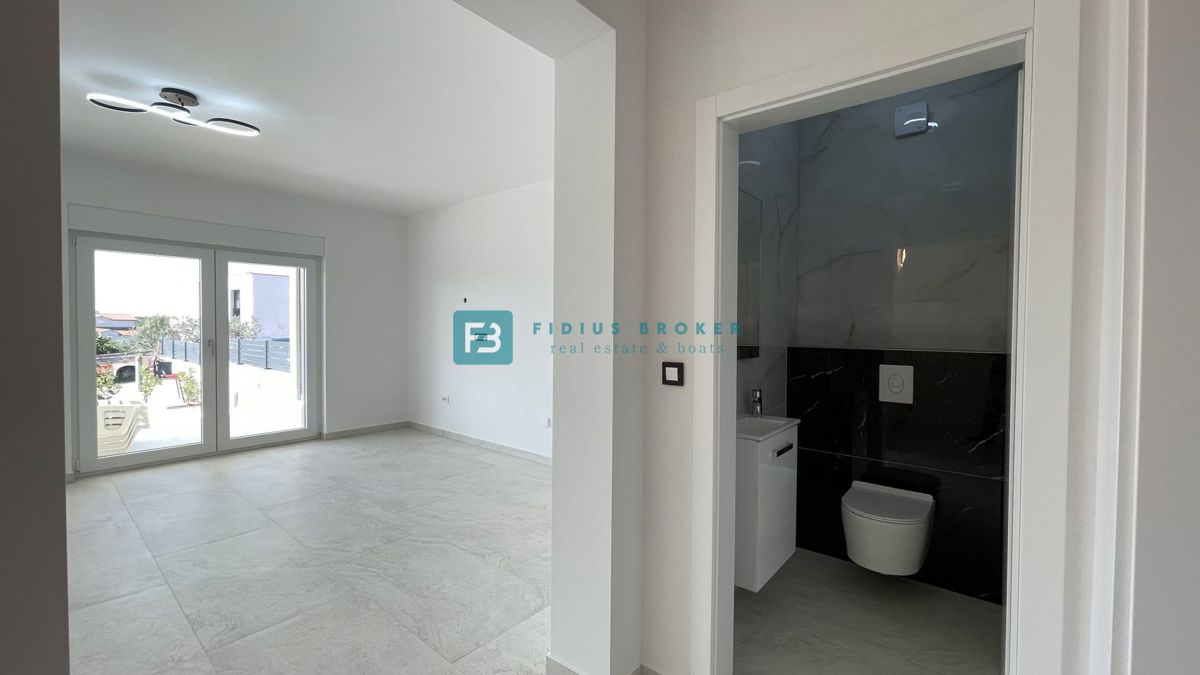 TRIBUNJ, nova, dvojček, panoramski pogled na morje, bazen