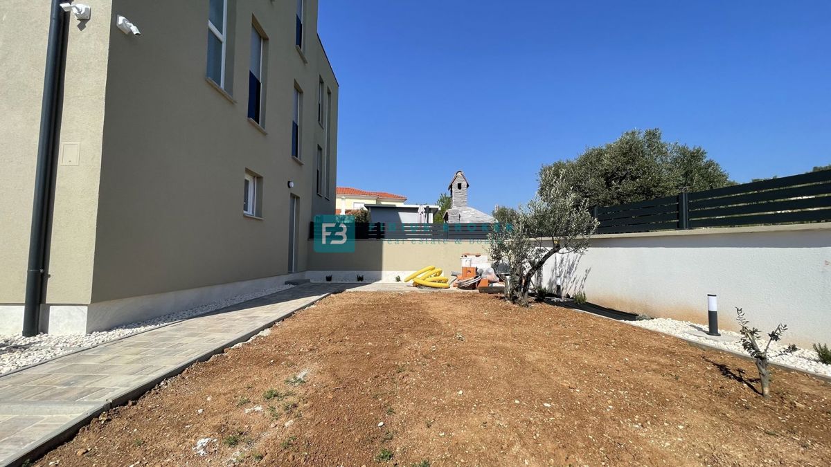 TRIBUNJ, nova, dvojček, panoramski pogled na morje, bazen