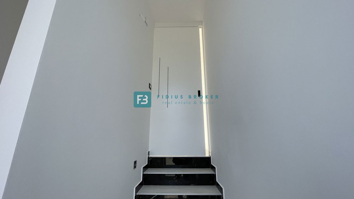 TRIBUNJ, nova, dvojček, panoramski pogled na morje, bazen