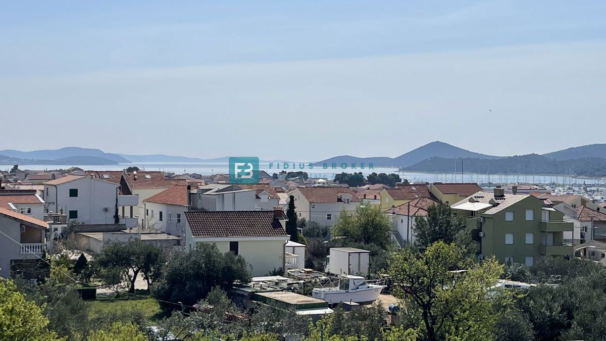 TRIBUNJ, nova, dvojček, panoramski pogled na morje, bazen