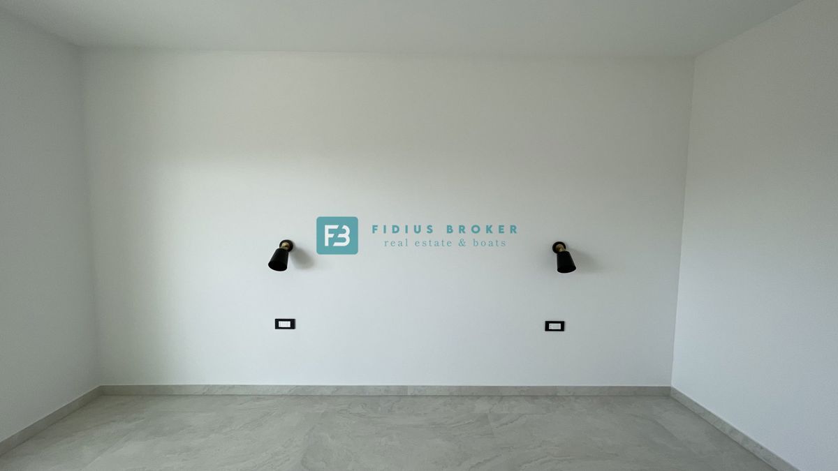 TRIBUNJ, nova, dvojček, panoramski pogled na morje, bazen