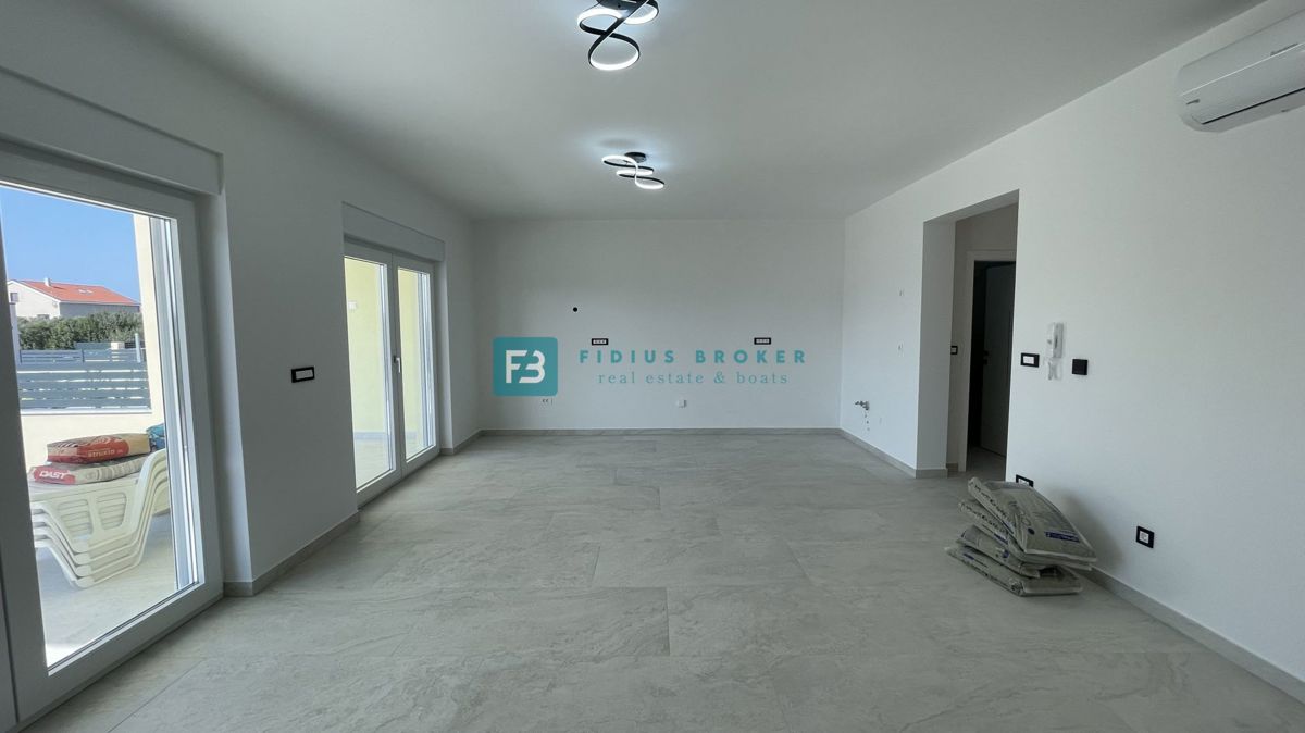 TRIBUNJ, nova, dvojček, panoramski pogled na morje, bazen