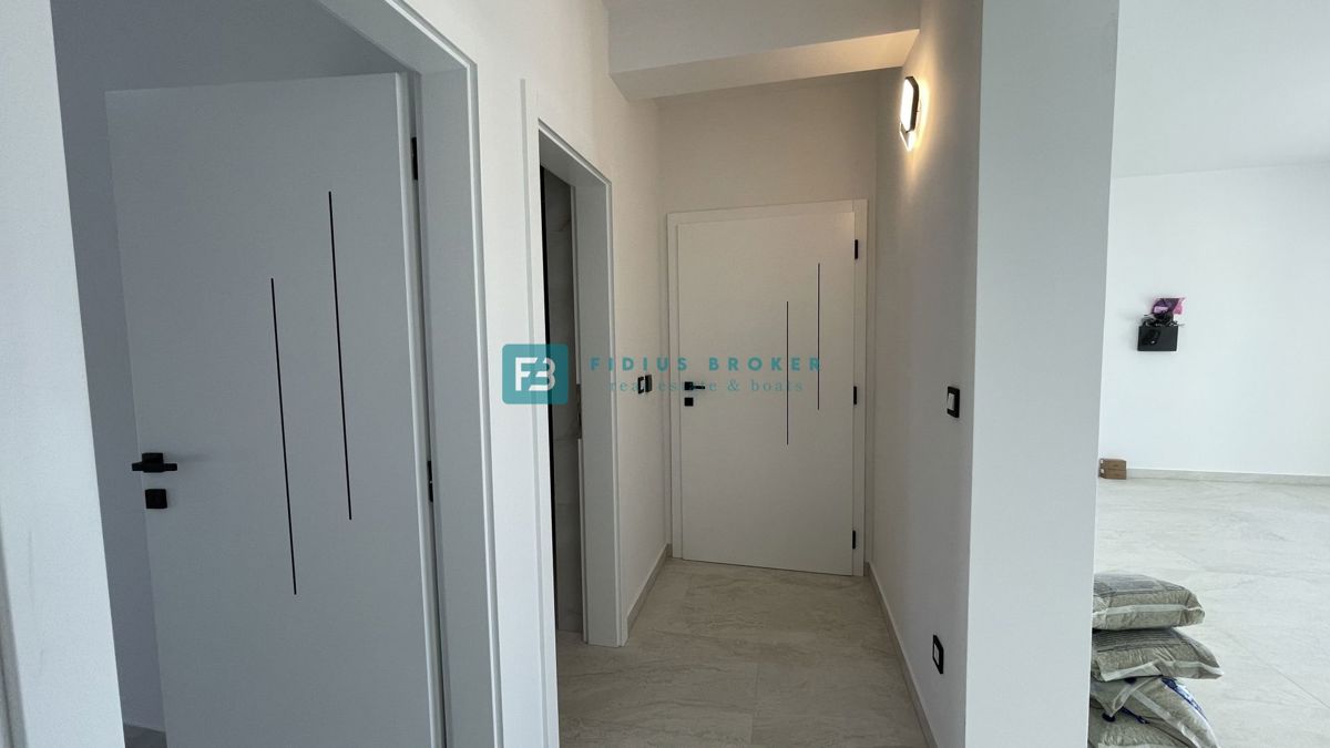 TRIBUNJ, nova, dvojček, panoramski pogled na morje, bazen