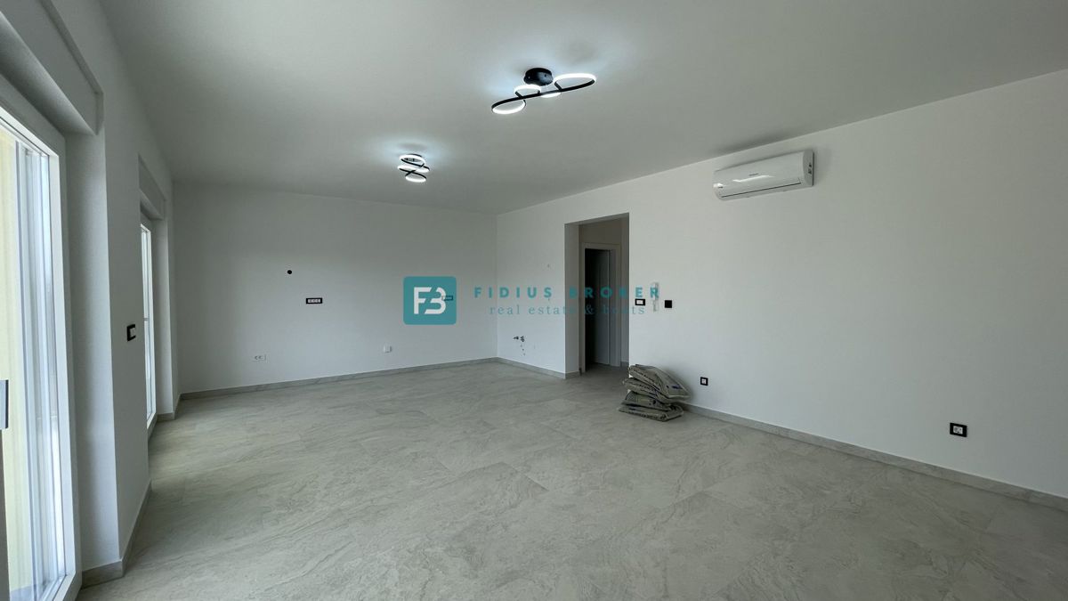 TRIBUNJ, nova, dvojček, panoramski pogled na morje, bazen