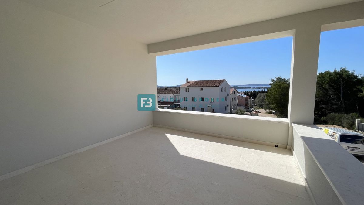 VODICE, novogradnja, pritličje, dvigalo, parkirišče, shramba